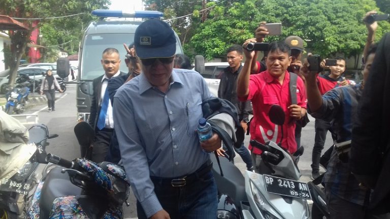 kok_meng_usai_di-periksa_KPK_polresta_barelang_ok